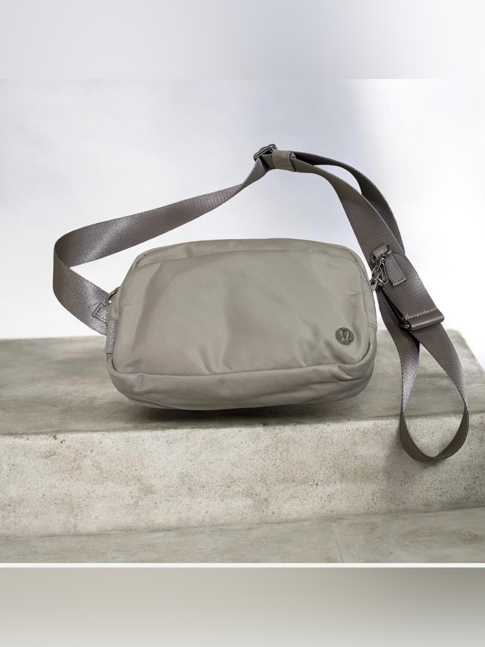 lululemon athletica Men’s Crossbody Belt Bag - Gray